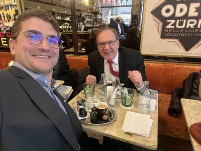 Dejeuner de Travail avec le consul