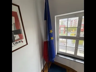 Au consulat pour vous representer